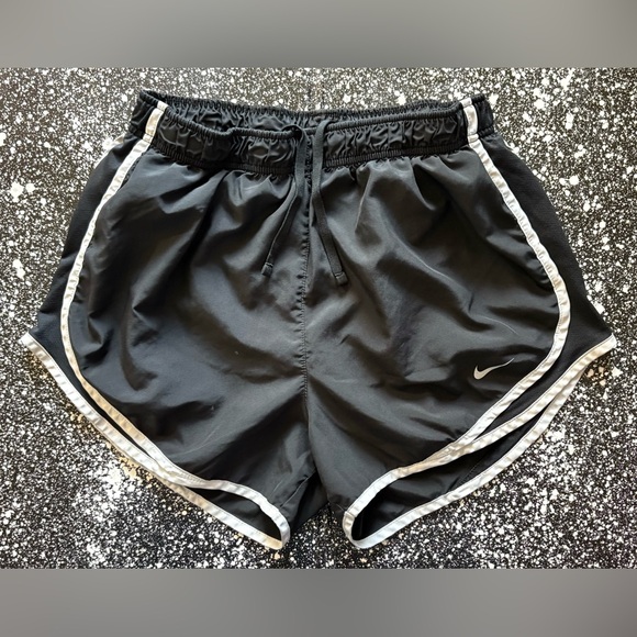 Nike Dri-Fit Women’s Running Shorts Size Medium - Picture 1 of 3